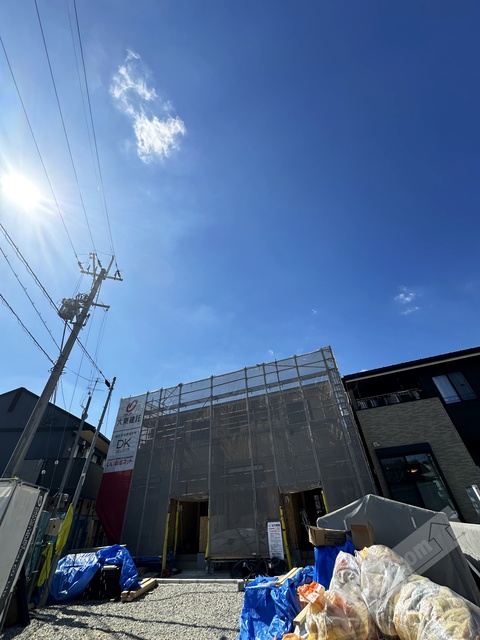 和泉市唐国町のアパートの建物外観