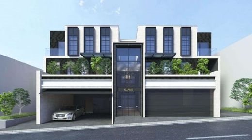 【渋谷区大山町のマンションの建物外観】