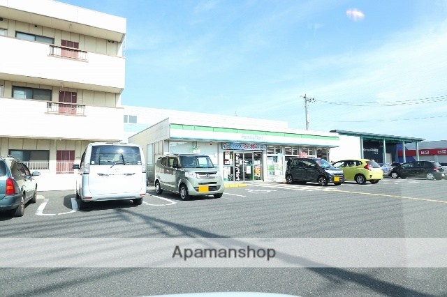 コンビニ　ファミリーマート鳥取吉成店（コンビニ）まで290m
