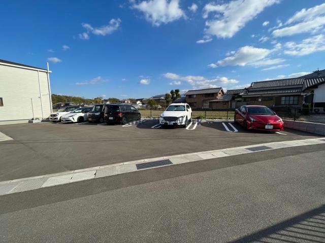 【雲仙市愛野町甲のアパートの駐車場】