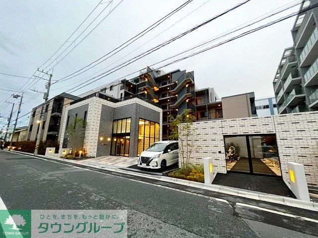 【江戸川区松江のマンションの建物外観】