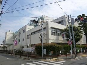 【世田谷区代田のマンションの小学校】