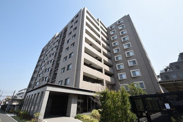 調布市小島町のマンションの建物外観