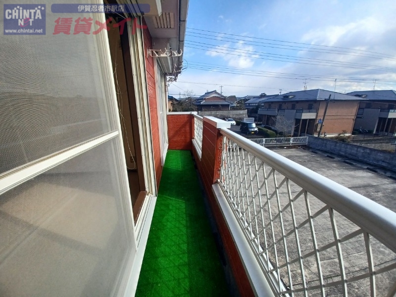 バルコニー　南向きで日当たり良いです