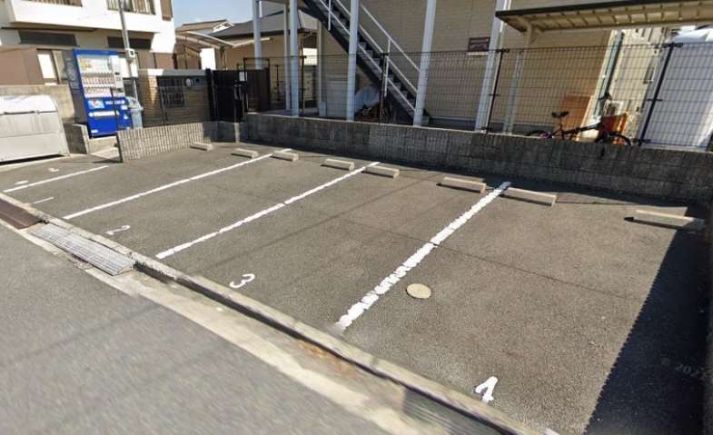 駐車場　エントランス