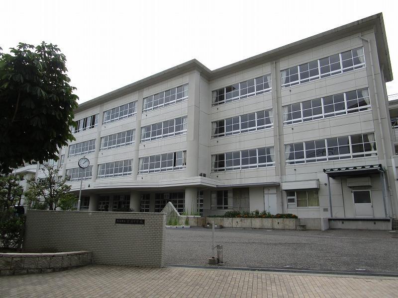 中学校　新潟市立宮浦中学校（中学校）まで603m