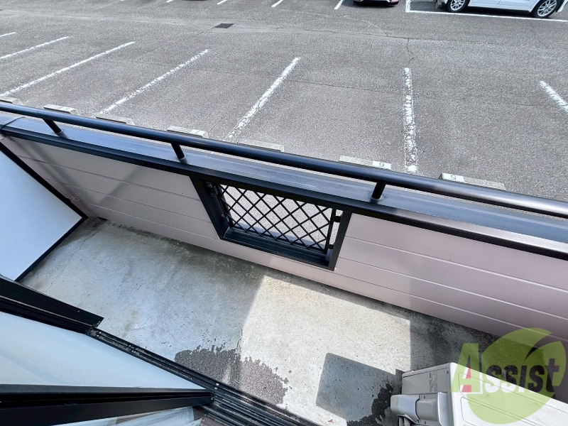 バルコニー　こちらはバルコニーになります。広さがありますね。