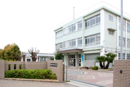中学校　姫路市立　飾磨中部中学校（中学校）まで575m