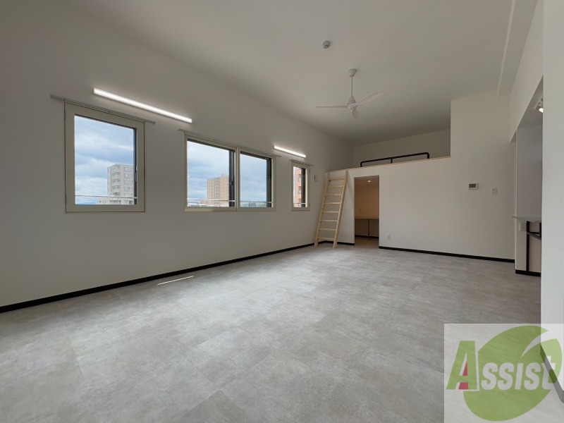 居室・リビング　広々としたリビングですね。使い勝手がよさそうですね！