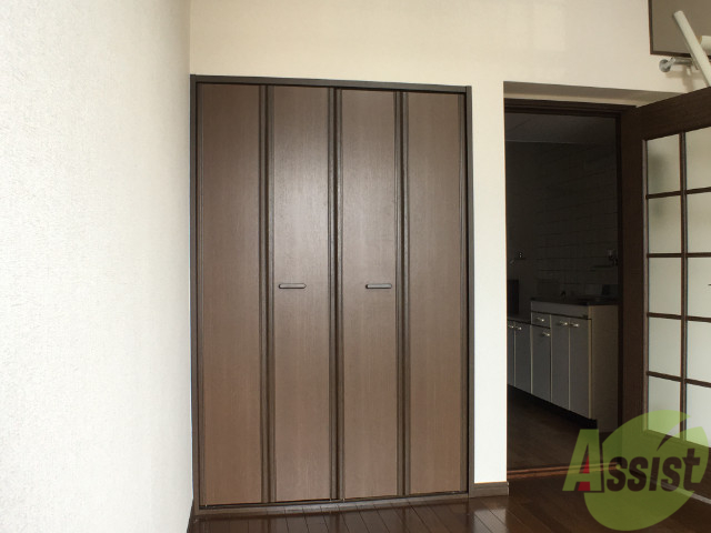 収納　リビングにございます収納になります。程よく便利なサイズ