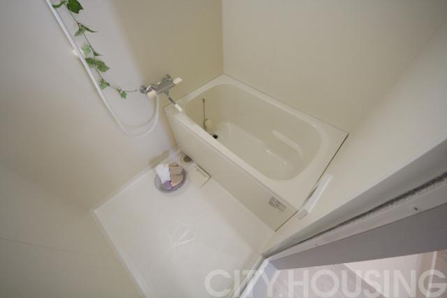 バス・シャワールーム　※モデルルームで、家具は展示用です。