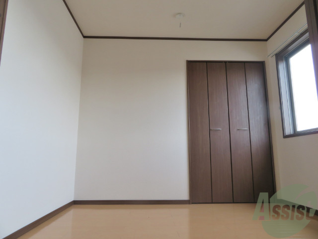 その他部屋・スペース　全面フローリングなので安心してベットも置けますね