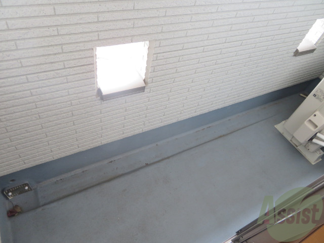 バルコニー　バルコニーは広く洗濯物や布団が簡単に干せますね