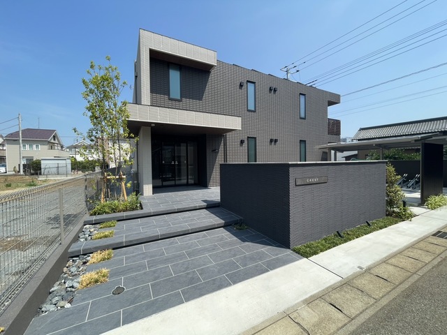 クレストの建物外観