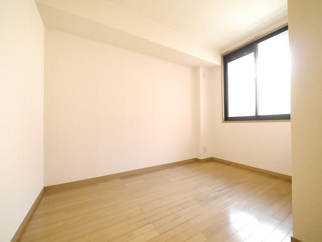 居室・リビング　★洋室約４．５帖！★