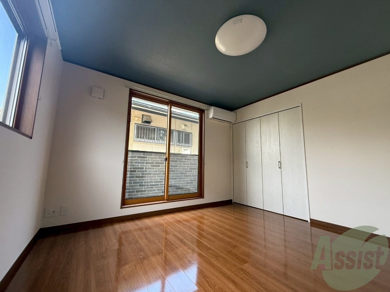 その他部屋・スペース　窓も大きく良く風が吹き抜けて通気性もいい感じ。