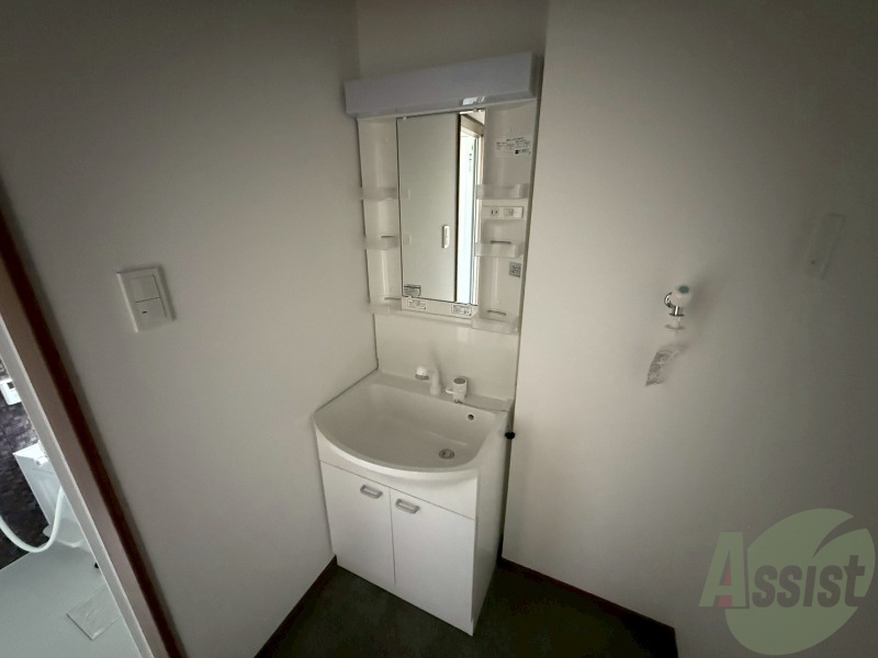 洗面設備　洗面台もありますので朝の準備はこちらから。