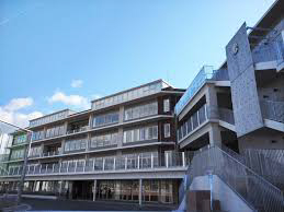 中学校　東条学園小中学校（中学校）まで2102m