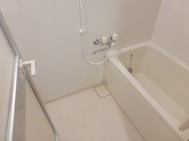 バス・シャワールーム　給湯式　追焚付バスルーム