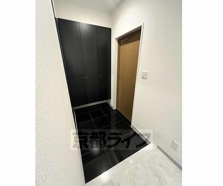 玄関　広く開放感のあるバルコニー。