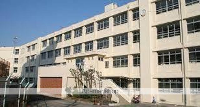 中学校　羽曳野市立中学校高鷲南中学校（中学校）まで1576m