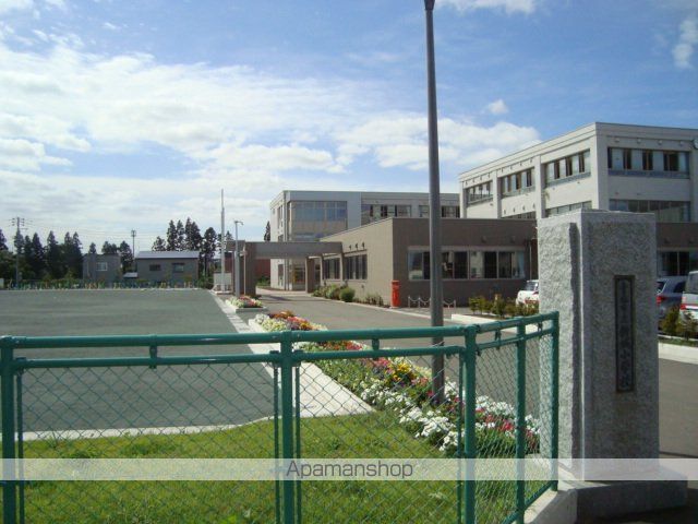 その他　新城小学校（その他）まで320m