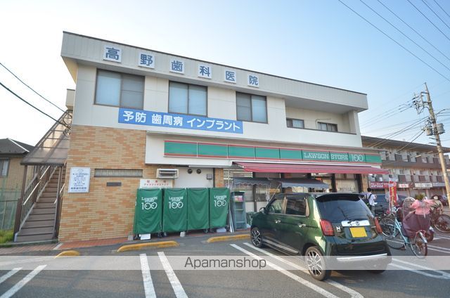 コンビニ　ローソンストア１００八王子山田店（コンビニ）まで135m