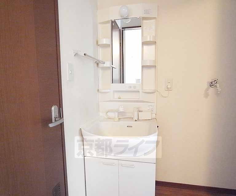 洗面設備　独立洗面台です