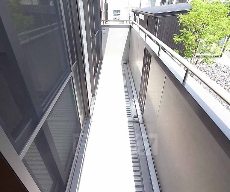 バルコニー　横広なバルコニーです