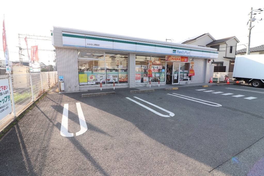 コンビニ　ファミリーマート みみなし駅前店（コンビニ）まで60m