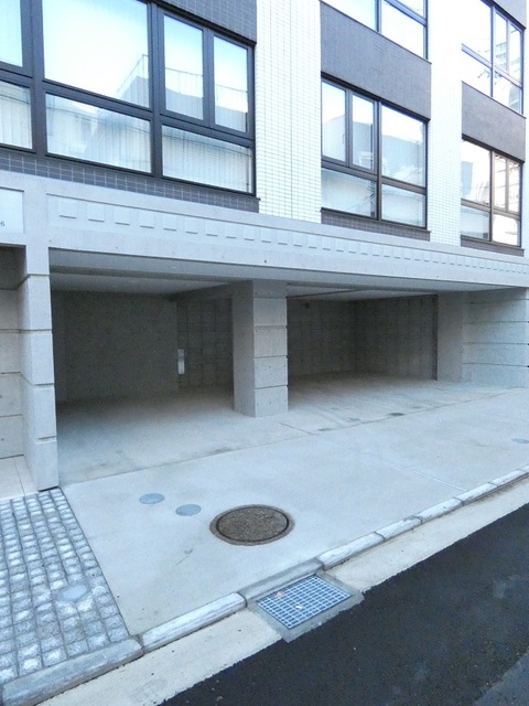 駐車場　★敷地内駐車場★（空き状況・使用料等詳細はご確認下さい）