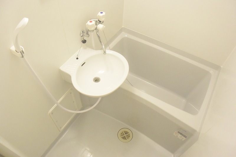 バス・シャワールーム　一日の疲れを癒せます!!