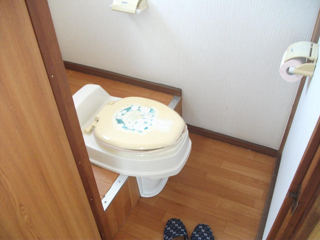 高松住宅のトイレ写真