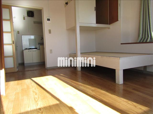 居室・リビング　家具家電つきのお部屋です