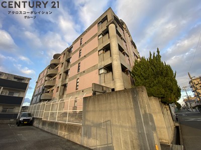 建物外観　オートロックで外部の人間が簡単に出入りできないため安心です。