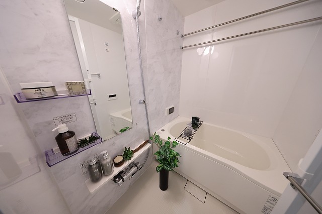 バス・シャワールーム　※別部屋の参考写真です。