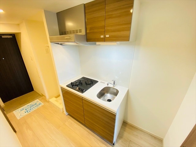 キッチン　同一建物内５０８号室内装写真転載