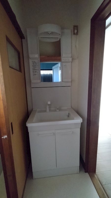 洗面設備　シャワー付き洗面台