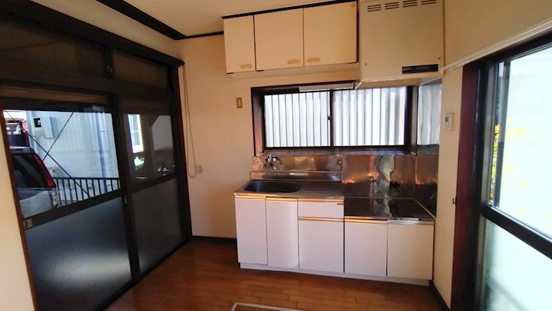 キッチン　駐車場とつながり荷物おろしも簡単