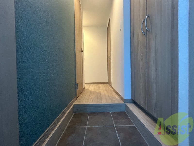 玄関　玄関からの様子です。すぐ部屋が見えないのは安心ですね。