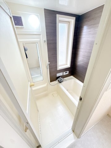 バス・シャワールーム　※同物件、同タイプ、間取り反転のお部屋です