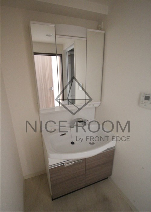 洗面設備　プレサンス梅田東クォーレ　独立洗面台