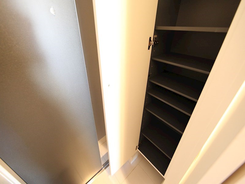 玄関　玄関　シューズボックス付