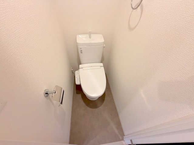 トイレ　綺麗なトイレにはウォシュレット標準装備です。