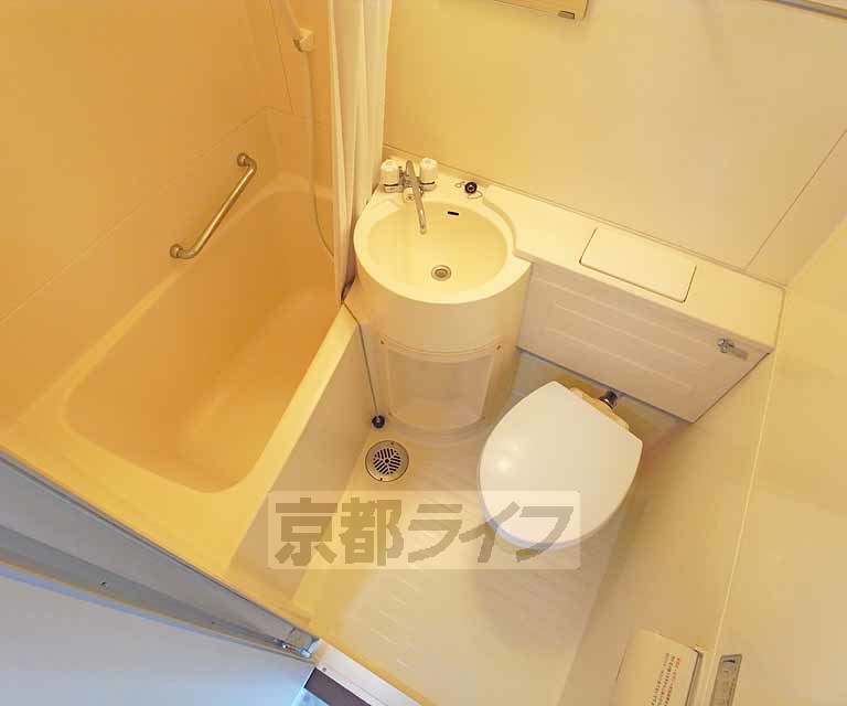 バス・シャワールーム　清潔感のある水廻り