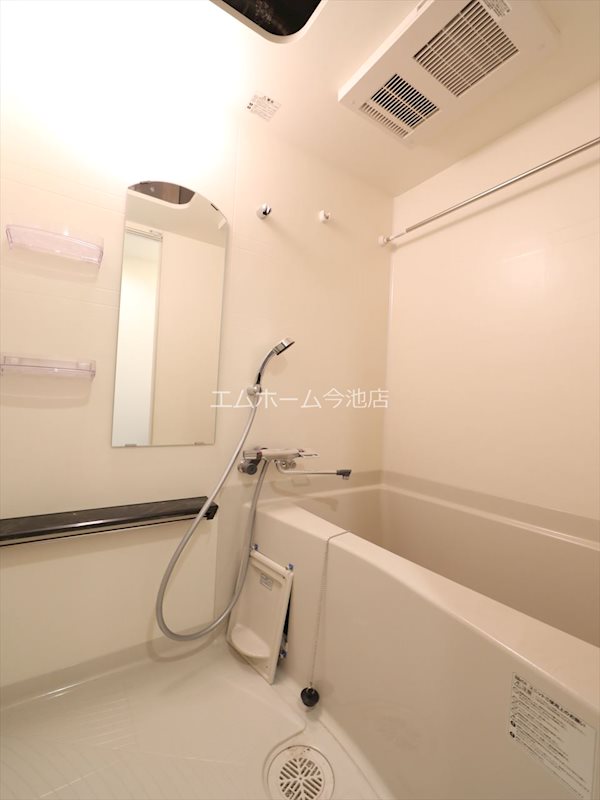 バス・シャワールーム　浴室暖房乾燥機能付バス