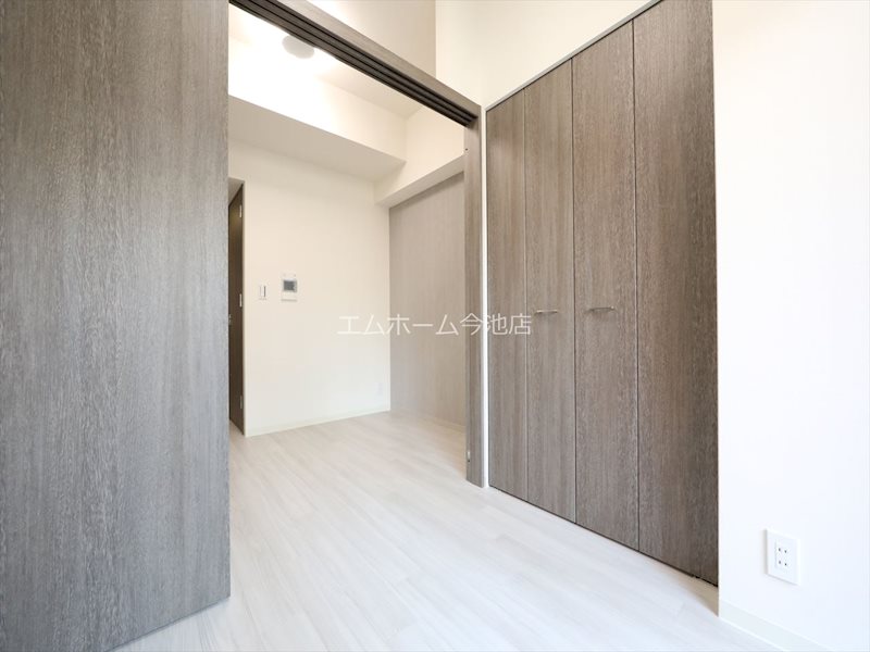 その他共有部分　洋室3.0帖　エアコン付　収納充実　バルコニーに面しています