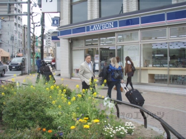 コンビニ　ローソン四条西院店（コンビニ）まで310m
