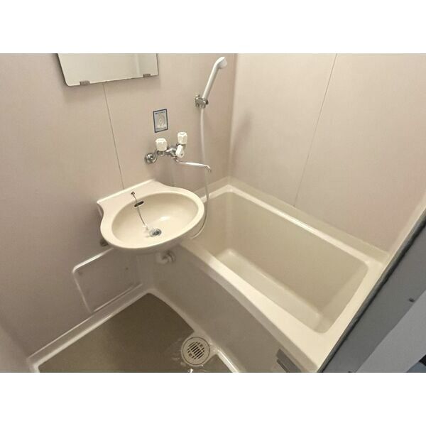 バス・シャワールーム　※別室の参考写真の為、現況優先です。