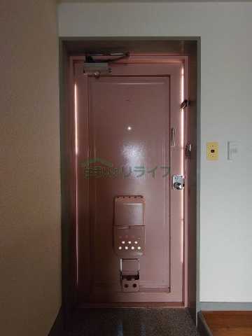 玄関　メゾン岡本